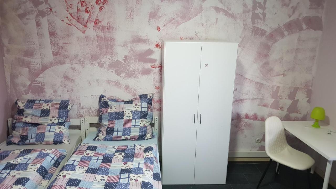 Handwerker Unterkunft Monteurzimmer Mit Gemeinschaftsbad In Brebach Saarbrücken Buitenkant foto