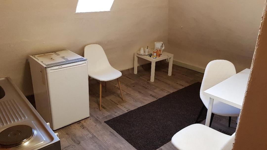 Handwerker Unterkunft Monteurzimmer Mit Gemeinschaftsbad In Brebach Saarbrücken Buitenkant foto